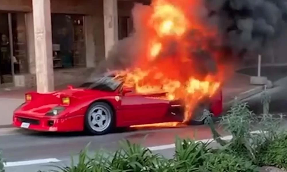Μονακό: Ferrari F40 γίνεται στάχτη - Γλίτωσε ο οδηγός - Βίντεο